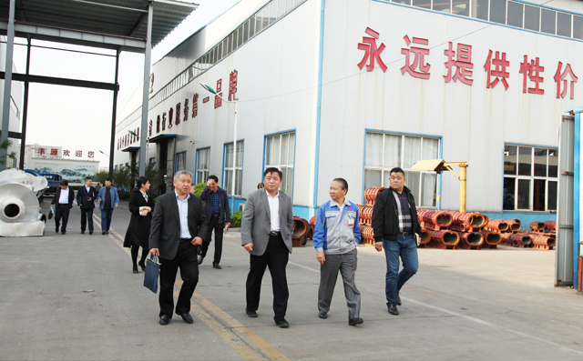 企業(yè)家們參觀山東居邦源機(jī)械集團(tuán) 企業(yè)家們參觀山東居邦源機(jī)械集團(tuán)