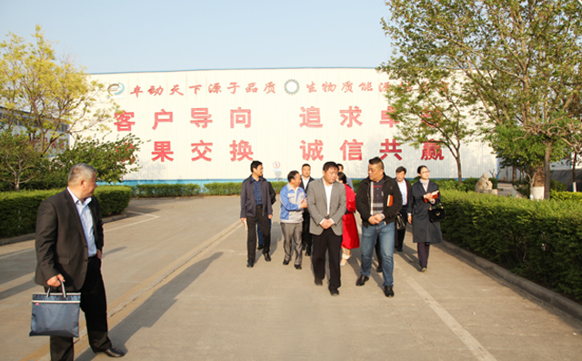 企業(yè)家們參觀山東居邦源機(jī)械集團(tuán) 企業(yè)家們參觀山東居邦源機(jī)械集團(tuán)