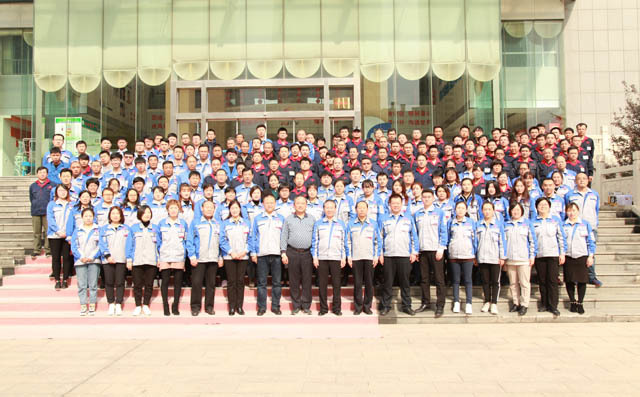 布洛爾公司員工合影 布洛爾公司員工合影