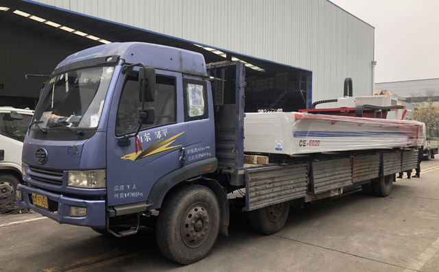 大幅面激光切割機發(fā)往山東濟(jì)南 大幅面激光切割機發(fā)往山東濟(jì)南