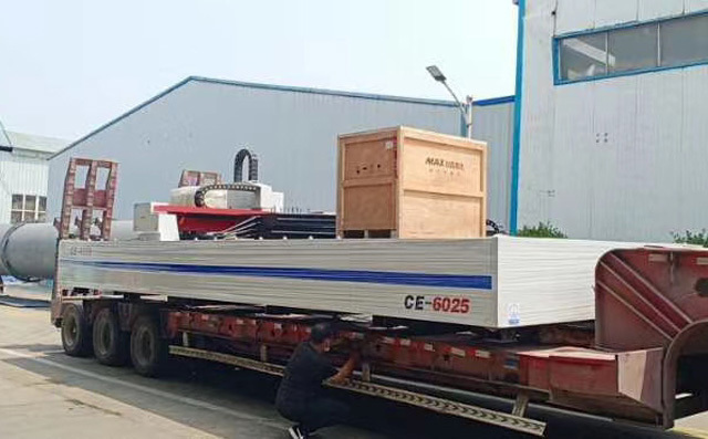 大幅面激光切割機(jī)發(fā)往山東青島 大幅面激光切割機(jī)發(fā)往山東青島