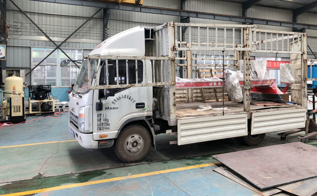 龍門(mén)式切割機(jī)發(fā)往遼寧 龍門(mén)式切割機(jī)發(fā)往遼寧