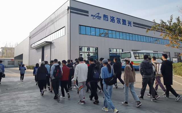 山東大學(xué)師生走進(jìn)精益化生產(chǎn)車間 山東大學(xué)師生走進(jìn)精益化生產(chǎn)車間