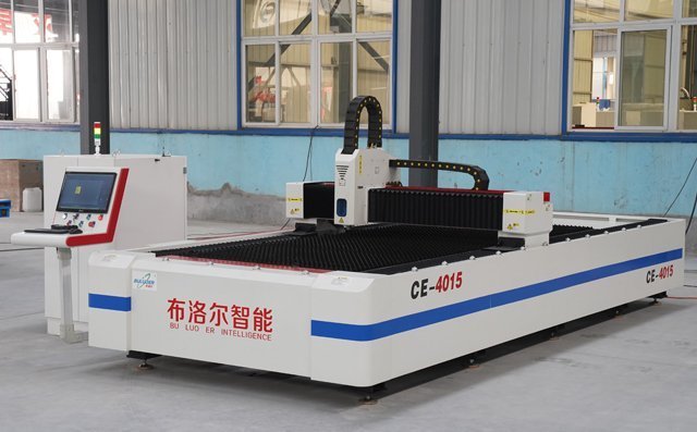 光纖激光切割機(jī)，這個(gè)可以說(shuō)是已經(jīng)幾乎完全馬上取代等離子切割的一種切割方式。