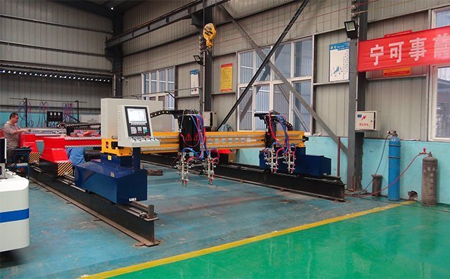 多頭數(shù)控火焰切割機，切割效率更高、更快。