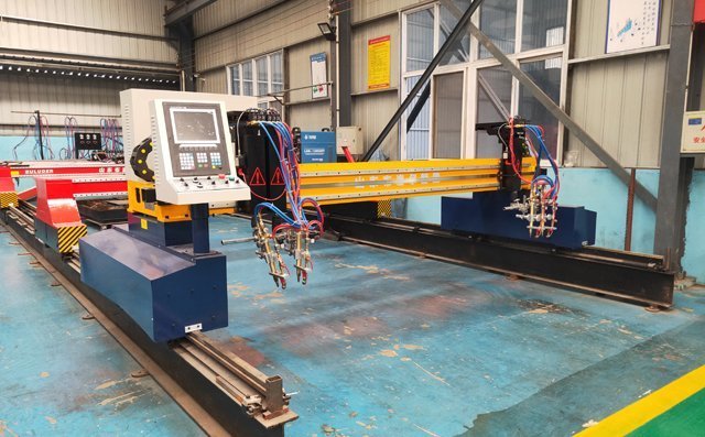 火焰切割機(jī)可切割高厚度碳鋼板 火焰切割機(jī)可切割高厚度碳鋼板