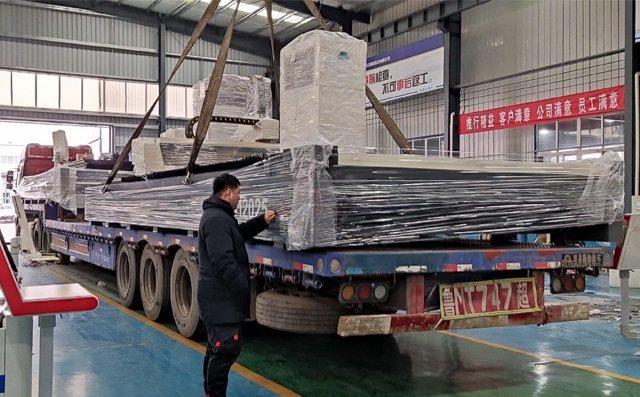 6000瓦激光切割機發(fā)貨 6000瓦激光切割機發(fā)貨